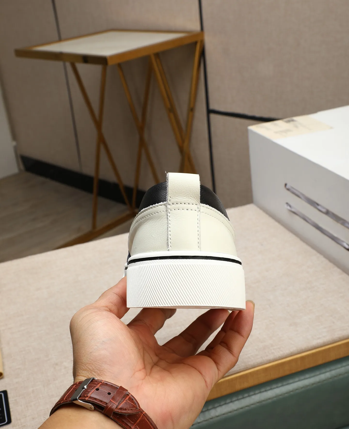 Men's shoes 💰460 GUCCI🔍🔍The latest models are on sale at the same time at the counter. Original calfskin imported from Italy, genuine leather lining, (high-end, extravagant, and classy) with exquisite workmanship. Soles: Original soles specially provided by the original factory. ⚠Exclusive double-layer movable molded soles are super comfortable⚠. Photos of the real thing🎬The real thing is even better🔍🔍"High quality·Follow the order" Code number 38-44